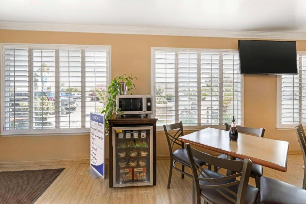 Best Western Hanford Inn Esterno foto